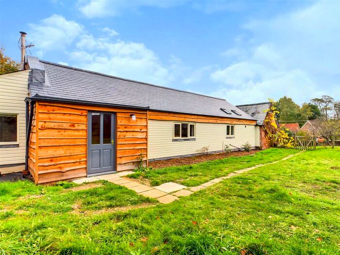 3 Bedroom Bungalow To Rent In The Street, Mortimer, Reading, Berkshire, RG7