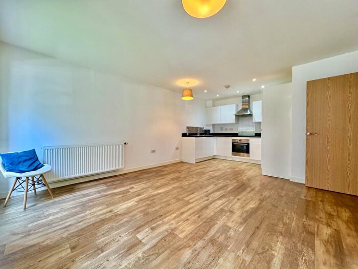 1 Bedroom Flat To Rent In Pennant House, Cross Street, PO1