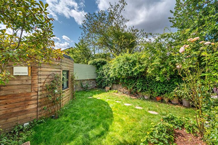 4 Bedroom Property To Rent In Buchanan Gardens, Kensal Rise, London, NW10