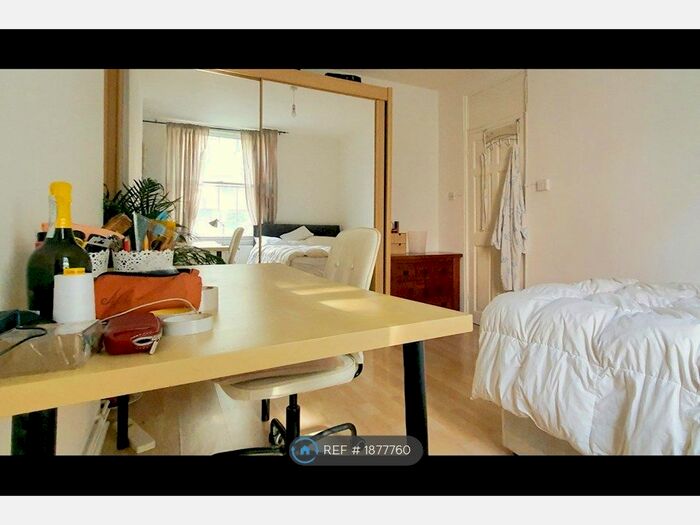 3 Bedroom Flat To Rent In Caledonian Road, London, N7