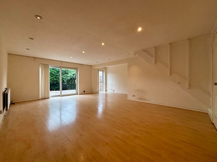 5 Bedroom Terraced House To Rent In Foxgrove Road, Beckenham, BR3