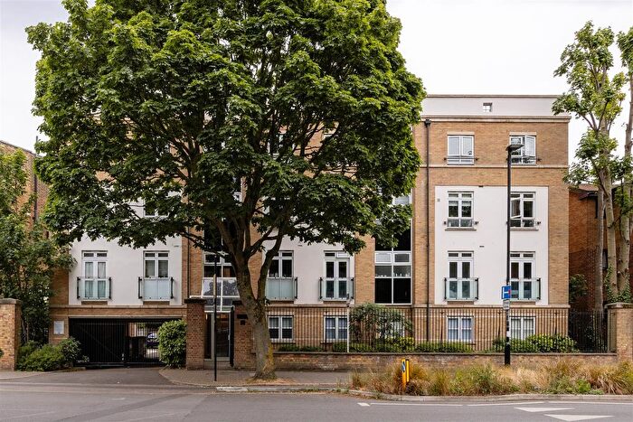 2 Bedroom Flat For Sale In Drayton Park, Highbury, N5