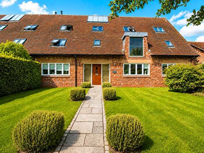 6 Bedroom Semi-Detached House For Sale In The Green, Poulton, Chester, CH4