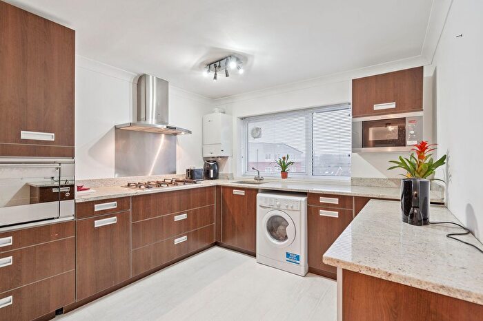 2 Bedroom Flat For Sale In Solomons Hill, Rickmansworth, WD3