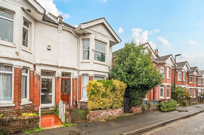 3 Bedroom Semi Detached House For Sale In Devonshire Road, The Polygon, Southampton, Hampshire, SO15