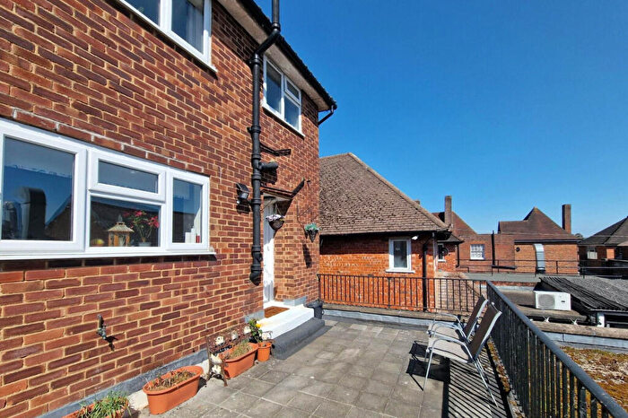 2 Bedroom Maisonette For Sale In Aldershot Road, Guildford, GU2