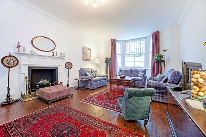 1 Bedroom Flat For Sale In De Vere Gardens, Kensington, W8