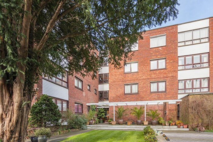 2 Bedroom Flat For Sale In Hillcroft Crescent, London, W5
