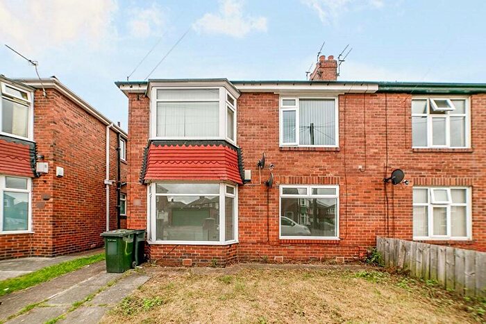 2 Bedroom Flat To Rent In Dene Crescent, Wallsend, Tyne And Wear, NE28