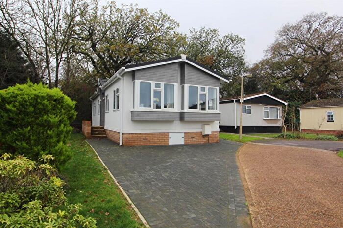 2 Bedroom Mobile Home For Sale In Arkley Park, Barnet Road, Arkely, EN5