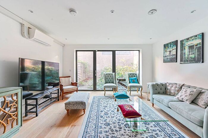 4 Bedroom End Of Terrace House For Sale In Rennie Street, North Greenwich, London, SE10