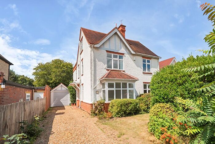 6 Bedroom Detached House For Sale In Northcourt Avenue, Reading, Berkshire, RG2