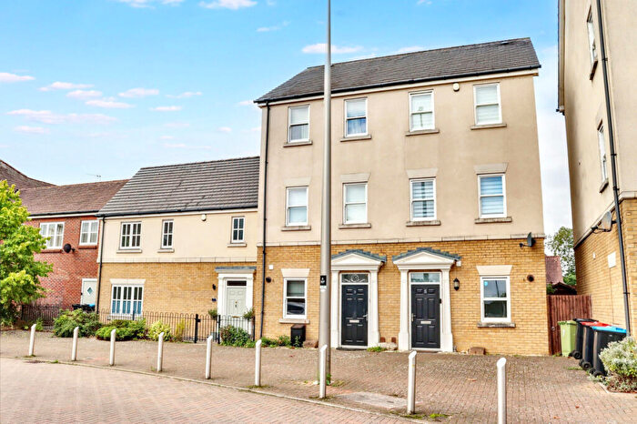 4 Bedroom End Of Terrace House For Sale In Rowditch Furlong, Redhouse Park, Milton Keynes, MK14