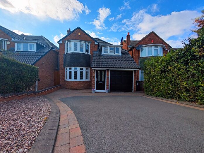 3 Bedroom Detached House For Sale In Woodside Close, Walsall, WS5