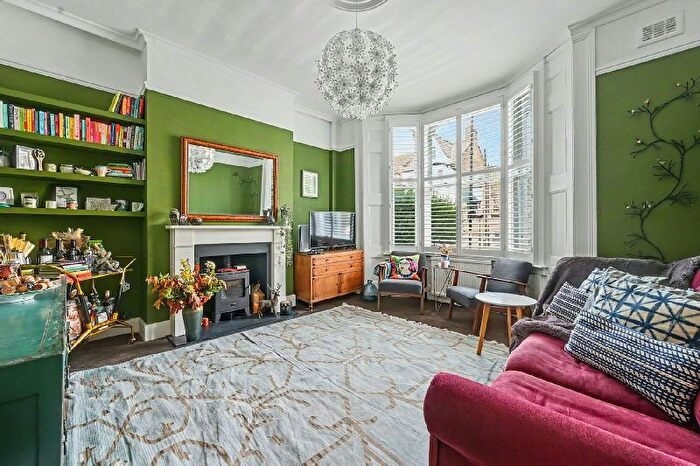 2 Bedroom Flat For Sale In Dresden Road, Whitehall Park, N19
