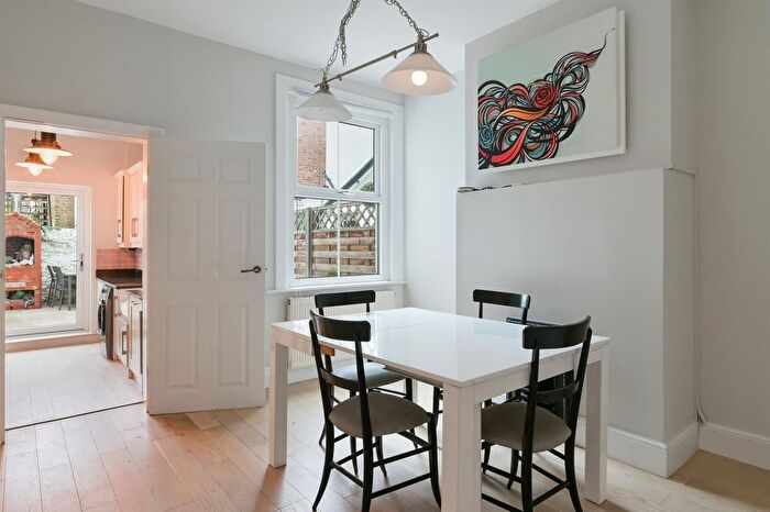 3 Bedroom Flat For Sale In Braemar Road, Brentford, TW8