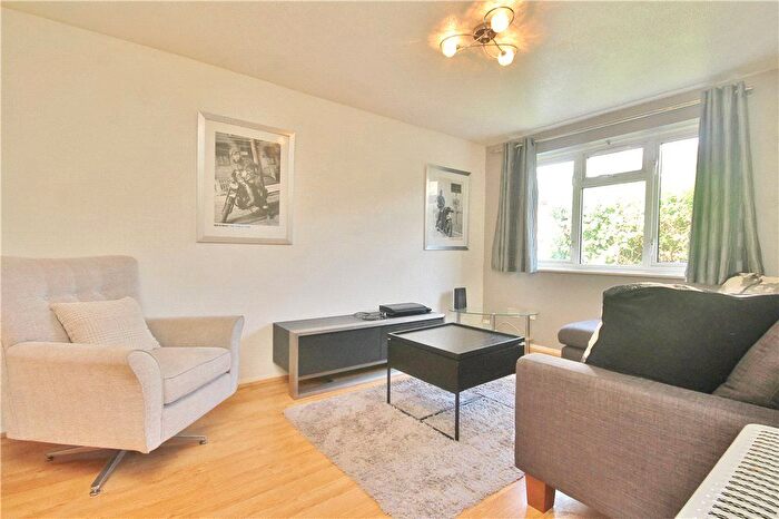1 Bedroom Flat To Rent In Wendover Road, Staines-Upon-Thames, Surrey, TW18