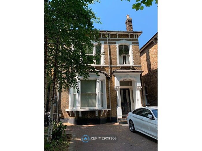 3 Bedroom Flat To Rent In Cazenove Road, London, N16