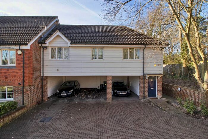 2 Bedroom Flat To Rent In Albion Way, Edenbridge, TN8