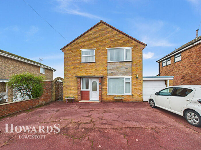 3 Bedroom Detached House For Sale In Breckland Way, Lowestoft, NR32
