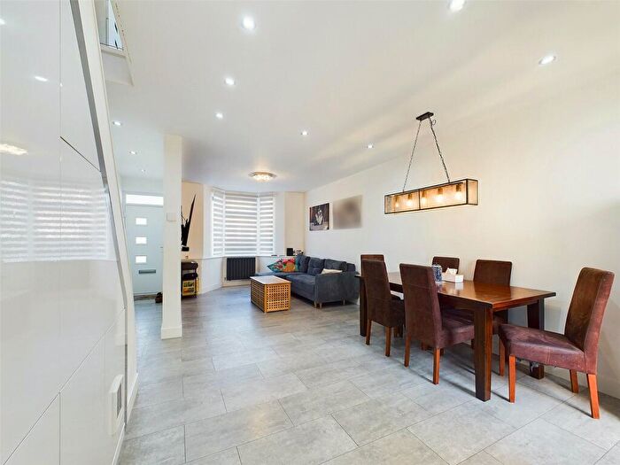 3 Bedroom Terraced House For Sale In Linden Road, Gloucester, Gloucestershire, GL1