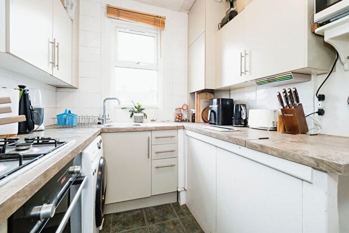 2 Bedroom Maisonette For Sale In Caulfield Road, East Ham, London, E6