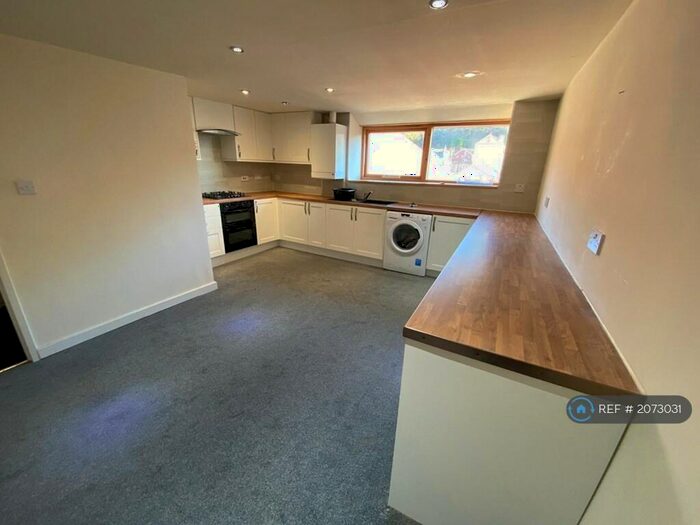 2 Bedroom Flat To Rent In Ferguson House, Neath, SA11