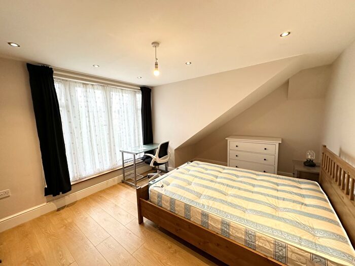 Studio To Rent In Park Avenue North, Willesden, NW10