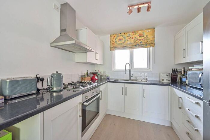 1 Bedroom Flat To Rent In Grove Road, Barnes, London, SW13