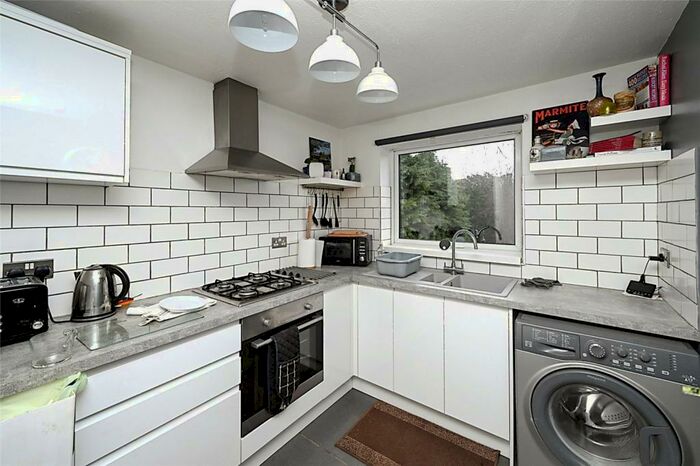 2 Bedroom Maisonette To Rent In Llanberis Grove, Nottingham, NG8