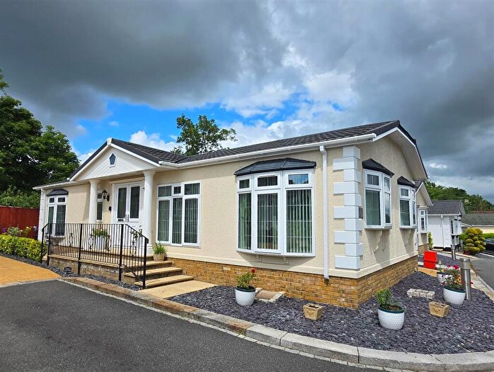 2 Bedroom Park Home For Sale In Puckeridge Park, Tollsworth Way, Puckeridge, SG11