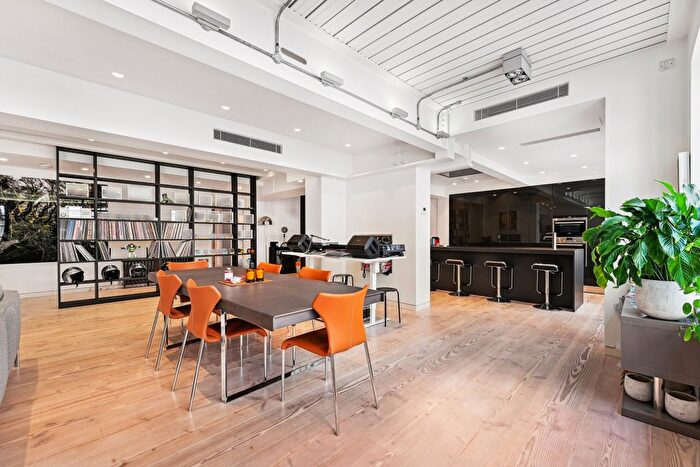 3 Bedroom Flat To Rent In Marshall Street, London, W1F