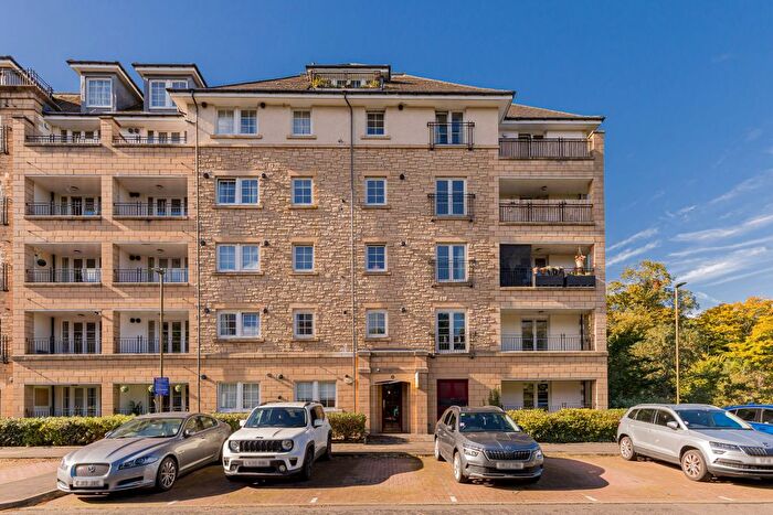 3 Bedroom Flat For Sale In / Powderhall Brae, Edinburgh, EH7