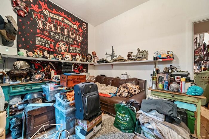 1 Bedroom Flat For Sale In Lancaster Road, New Barnet, Barnet, EN4