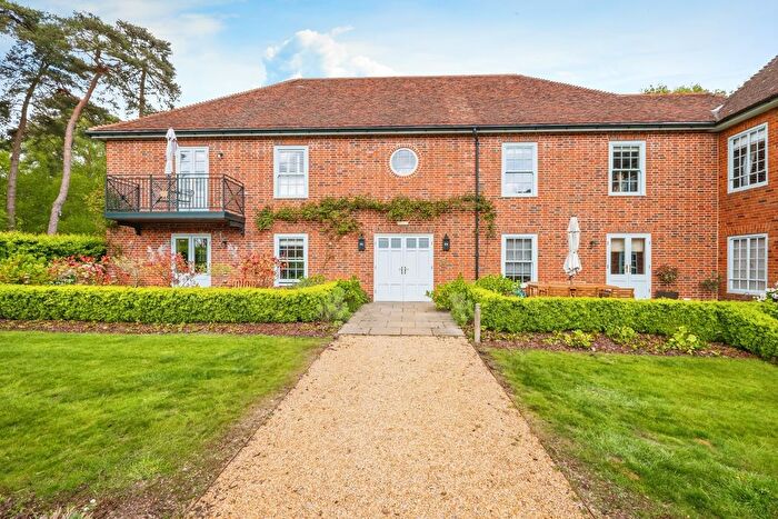 2 Bedroom Flat For Sale In Adams Walk, Midhurst, West Sussex, GU29