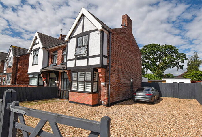 3 Bedroom Semi-Detached House For Sale In Chester Road, Whitby, CH65