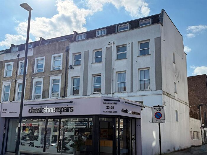 3 Bedroom Maisonette To Rent In Brecknock Road, London, N7