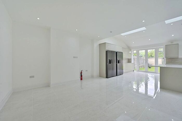 5 Bedroom Property To Rent In Kenley Road, Morden, London, SW19