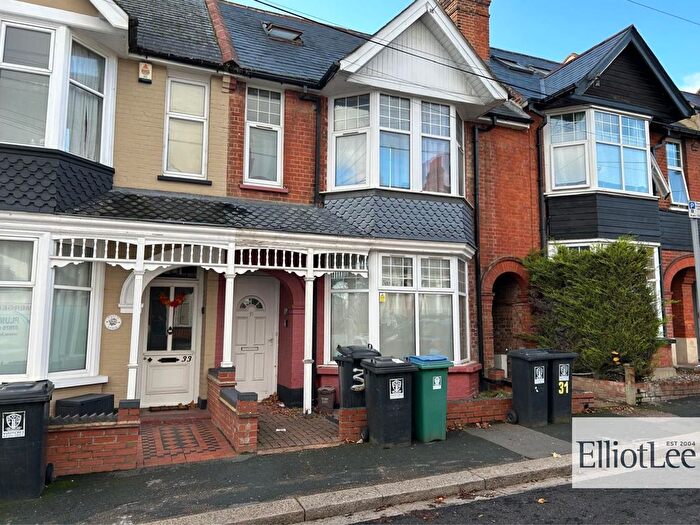 6 Bedroom End Terrace House For Sale In Granville Road, Watford, WD18