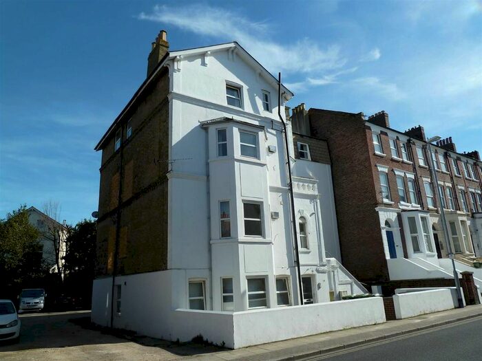 1 Bedroom Flat To Rent In Waverley Road, Southsea, Hampshire, PO5