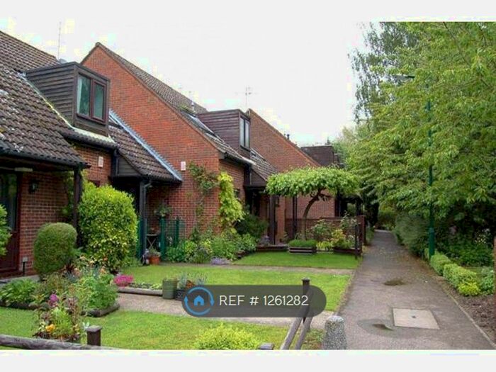 2 Bedroom Maisonette To Rent In Hedge Lea, Wooburn Green, High Wycombe, HP10