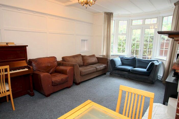 5 Bedroom Property To Rent In Western Avenue, Golders Green, NW11