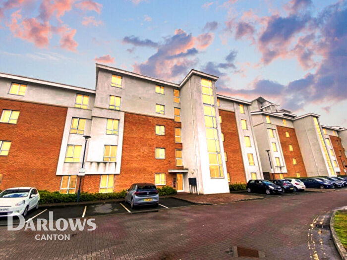 2 Bedroom Apartment For Sale In Overstone Court, Cardiff, CF10