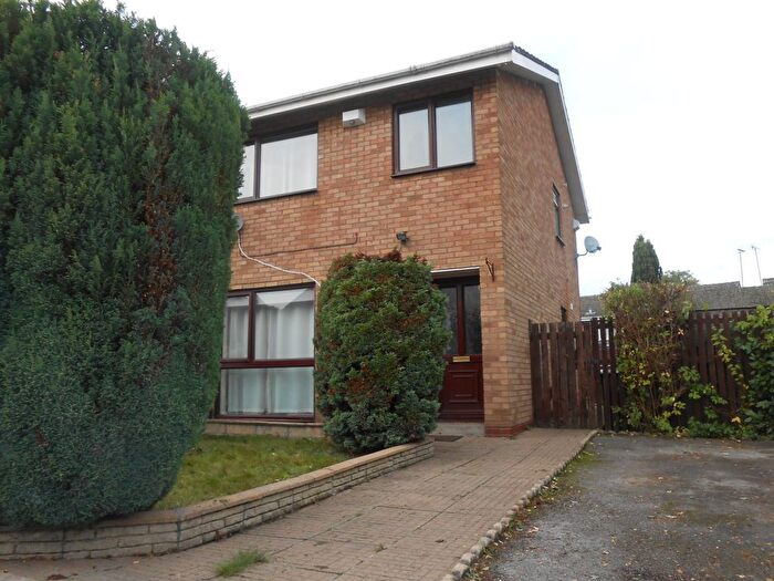 3 Bedroom Semi-Detached House To Rent In Amberley Green, Great Barr, B43