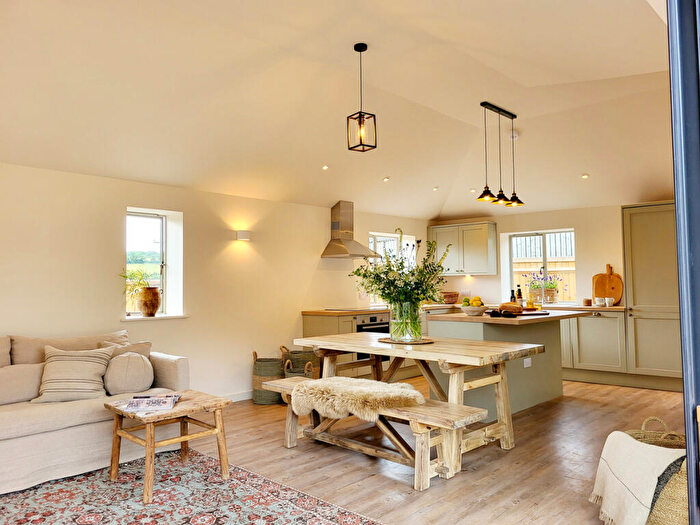 2 Bedroom Link Detached House For Sale In Honington Shipston-on-Stour, Warwickshire, CV36
