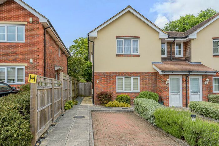 1 Bedroom Apartment To Rent In Belsham Close, Chesham, HP5