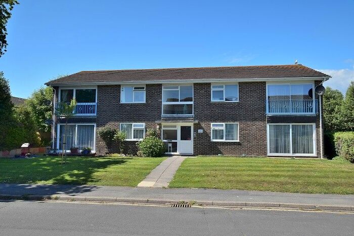 2 Bedroom Flat To Rent In Poplar Court, Montagu Road, Highcliffe, Dorset., BH23