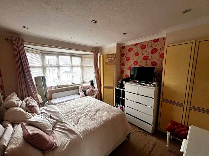 3 Bedroom Terraced House For Sale In Brangbourne Road, Bromley, BR1