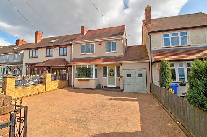 3 Bedroom Detached House For Sale In Amblecote Road, Brierley Hill, DY5