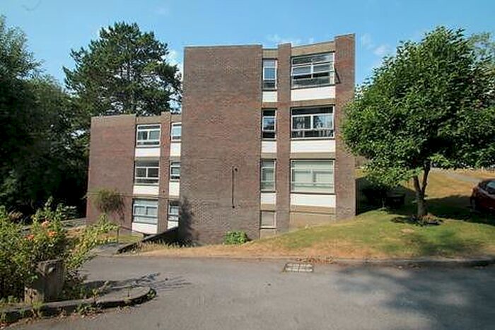 2 Bedroom Flat To Rent In Bedroom First Floor Flat In Whyteleafe, CR3